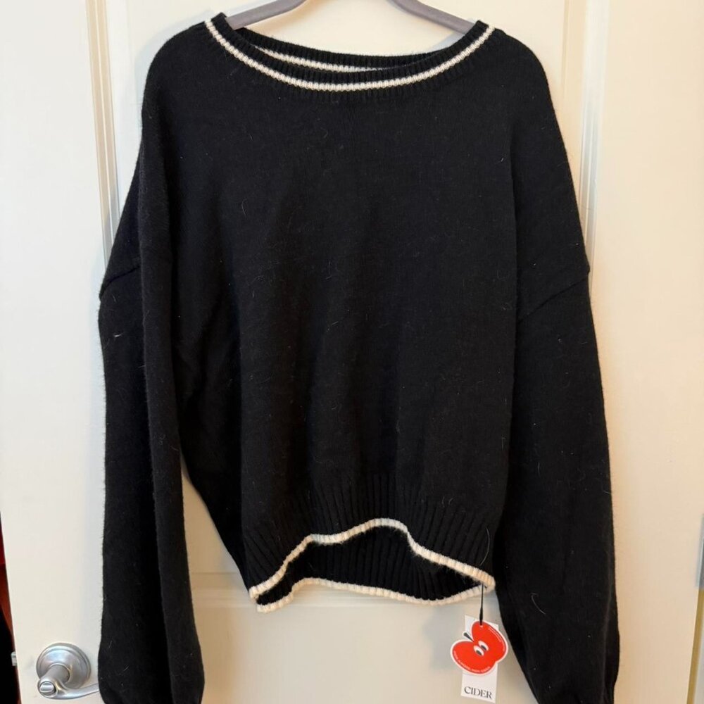 Minimalistic sweater